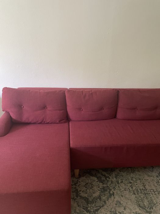 Czerwona sofa Bastubo – dobry stan