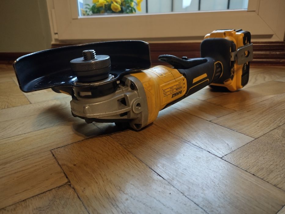 Szlifierka kątowa akumulatorowa kątówka Dewalt DCG406 18V 125mm + 5AH