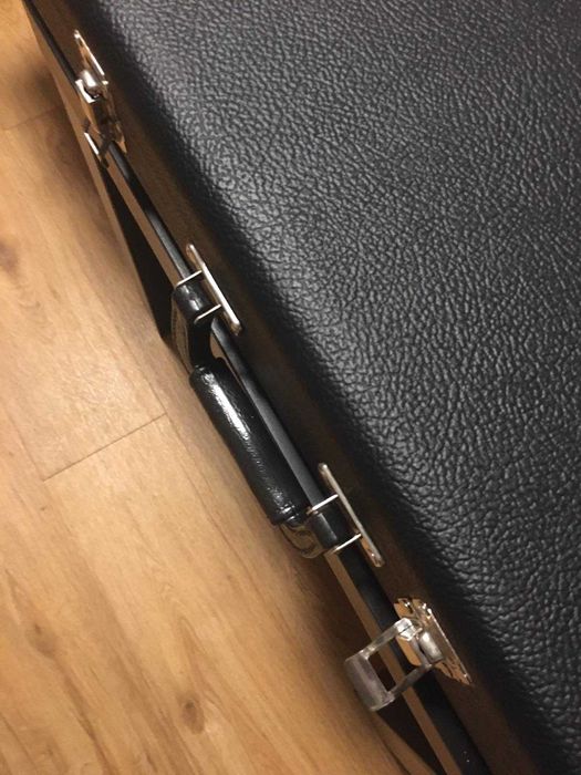 Ibanez Soundgear SR300 Индонезия 2011 как новая, в прекрасном английском кейсе с ключами+ремень Ibanez. Идеальное состояние