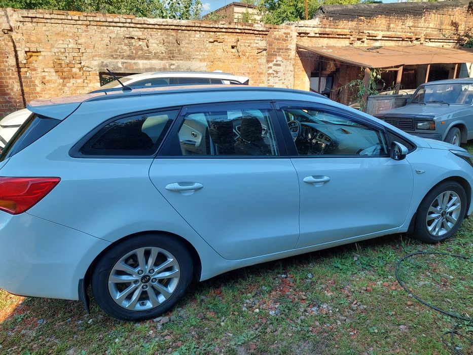 Продам Kia Ceed II 2013 год