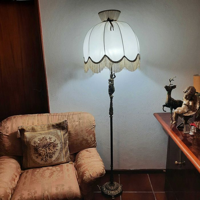 Candeeiro de chão estilo retro