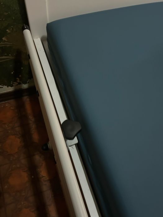 Cama articulada elétrica com colchão antiescaras