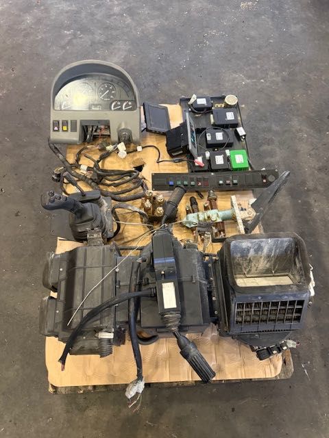 ładowarka daewoo mega 400 komplet wyposażenia kabiny