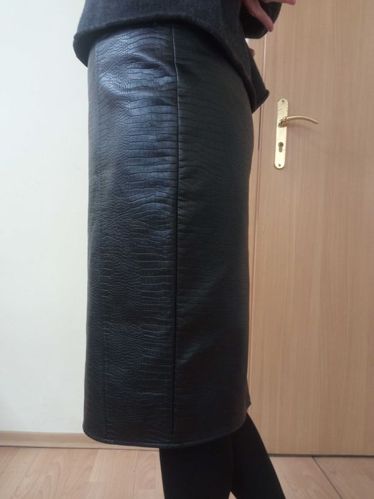 Продам спідницю з еко шкіри