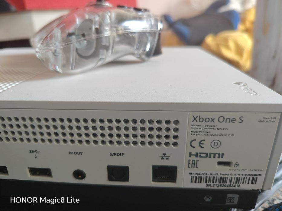 Xbox One S 825 GB + comando