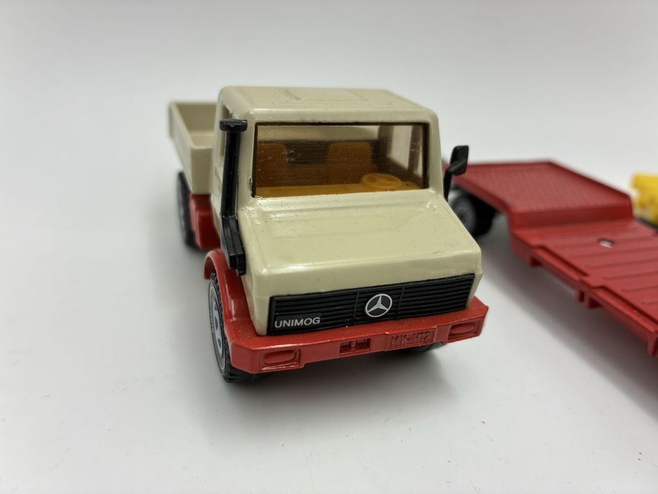Siku skala 1:55 model 2522 Mercedes Benz Unimog z wózkiem widłowym linde