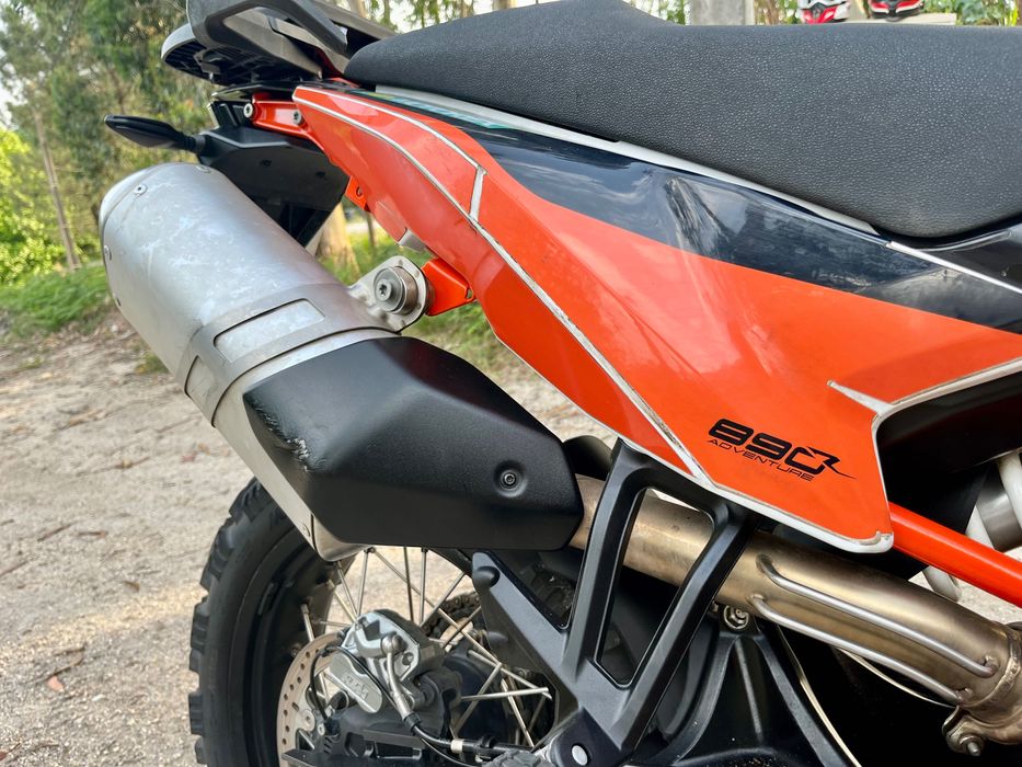 KTM 890 R kit ReBull