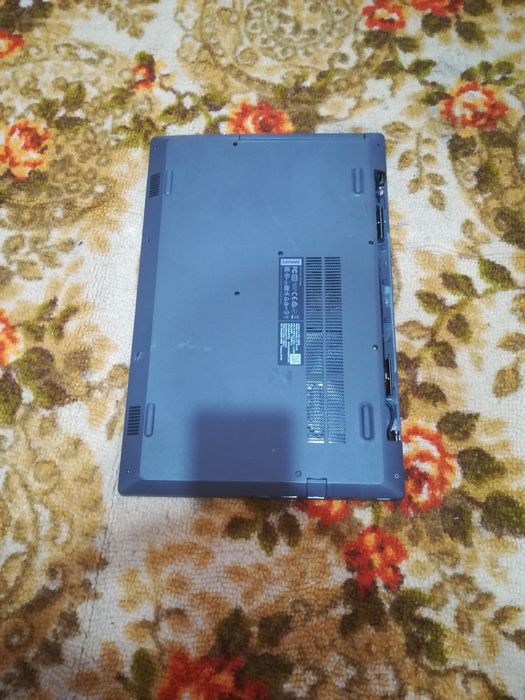 Lenovo V130-15IKB  Целый экран I3 7020u ddr4 4gb