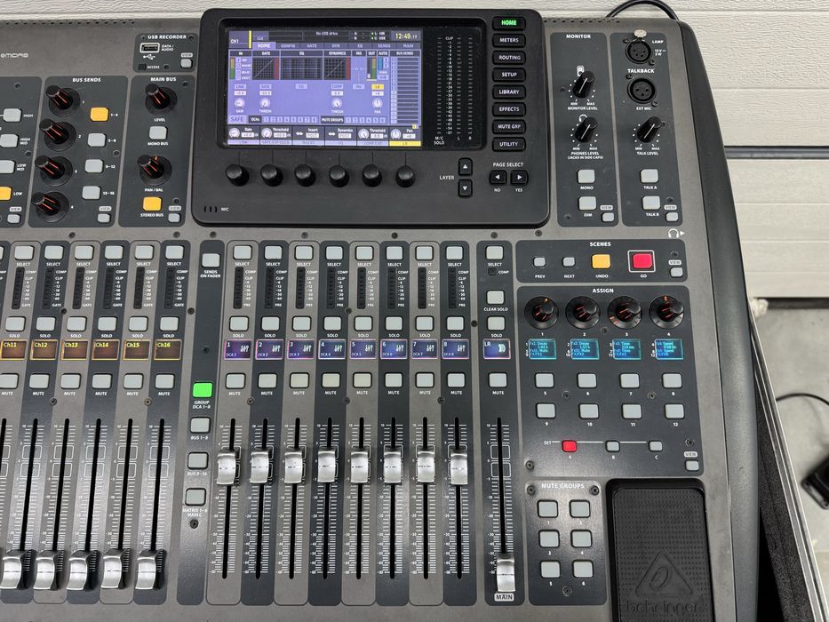 Behringer X32 full w swietnym stanie z casem okazja bardzo mało uzywan