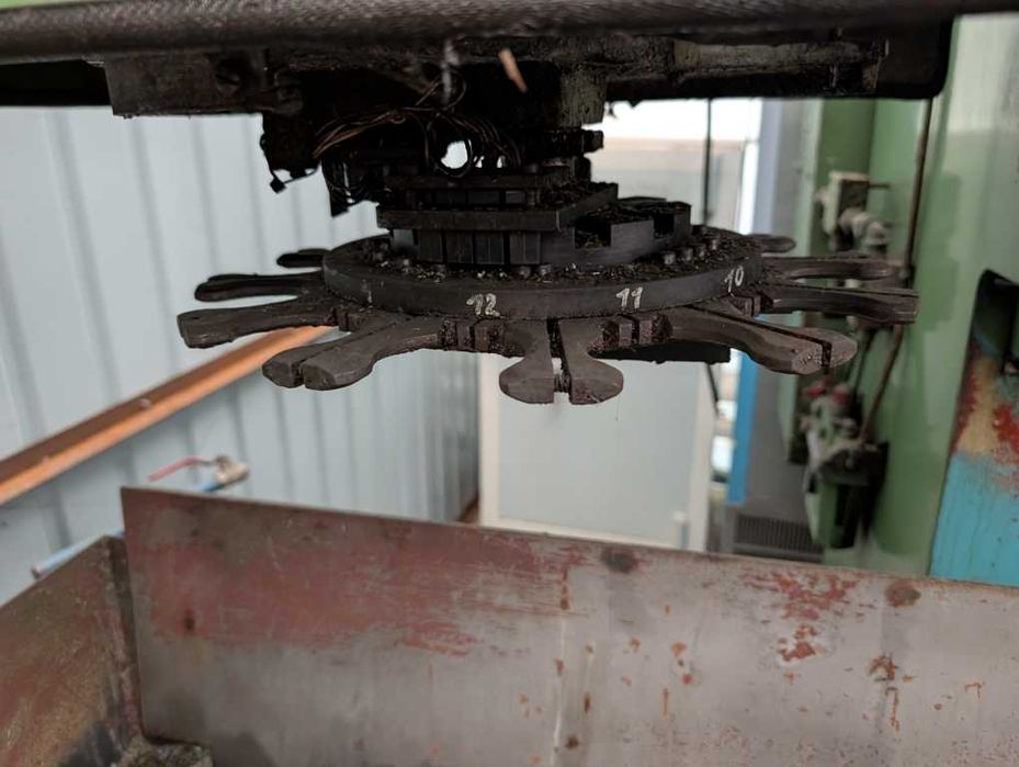 Frezarka CNC HURCO MB4