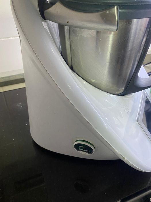 Bimby tm5 como nova, com todos os utensílios incluídos