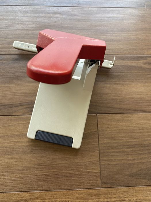 Furador Profissional Leitz 5180, vermelho