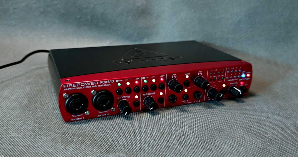 Interfejs audio BEHRINGER FIREPOWER FCA610 audiofilski FireWire/USB/MIDI 6 wejść/10 wyjść, 24-Bit/96 kHz z MIDAS