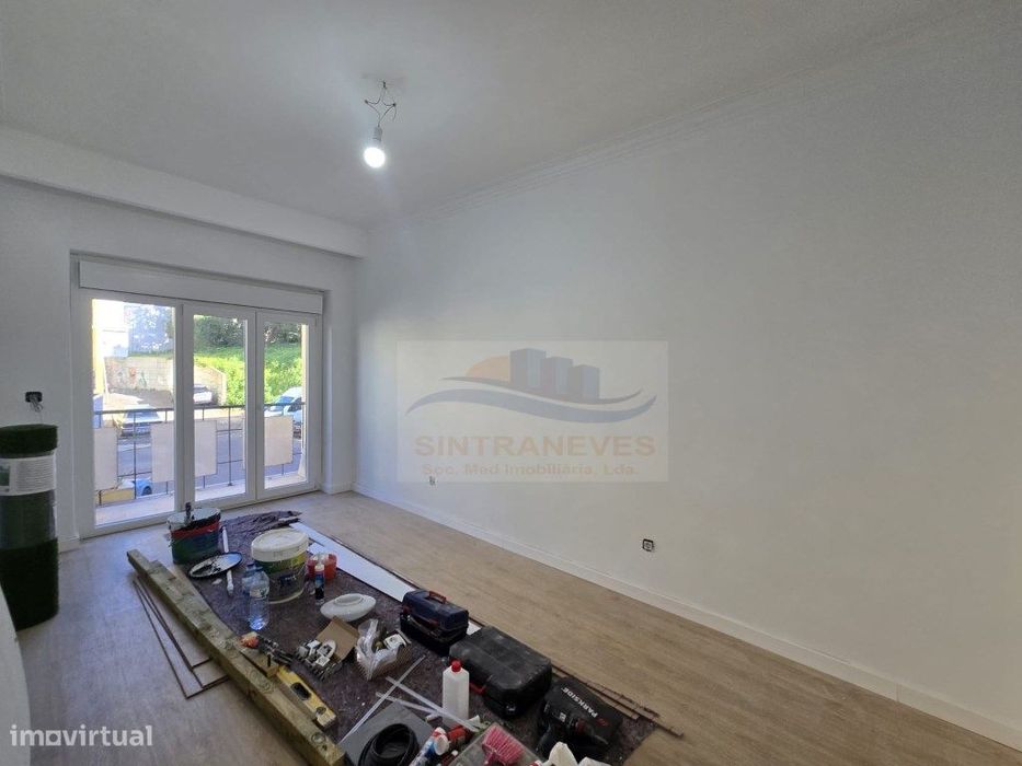 Fantástico T2 com varanda e Sala dupla totalmente remodelado 1. and...