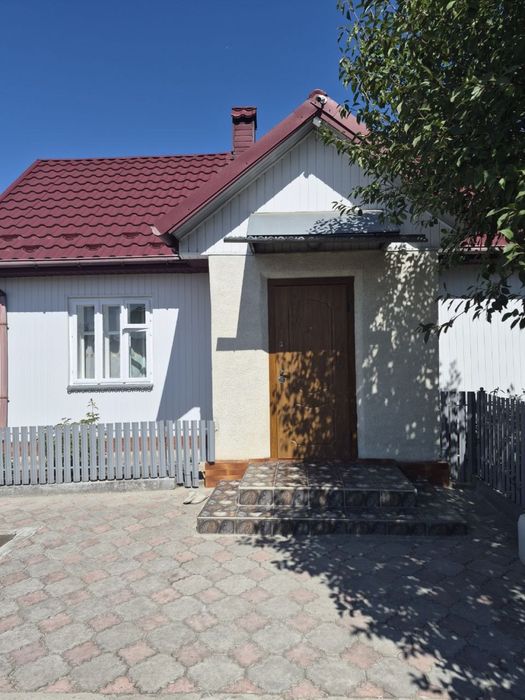 Продаж будинку з сонячними батареями на 30 квт світла