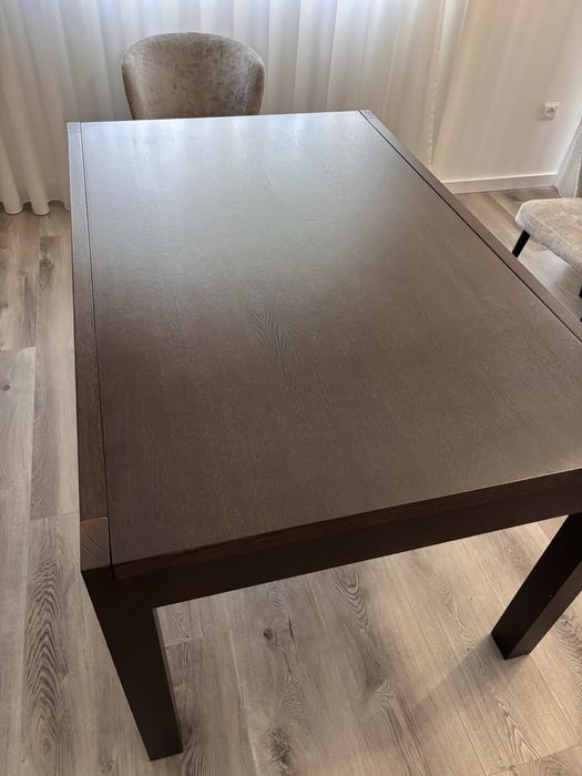 Mesa de sala em wengue.