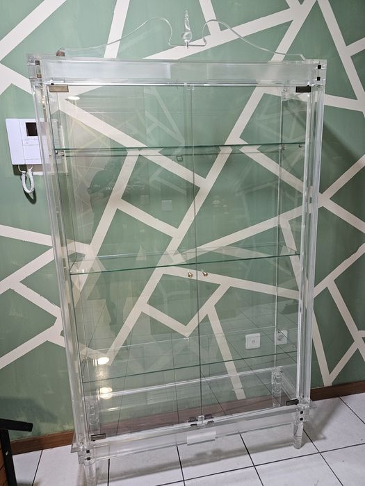 Cristaleira en acrílico y vidrio