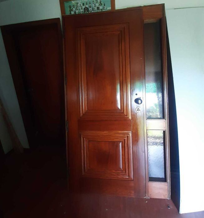 Porta entrada madeira maçica