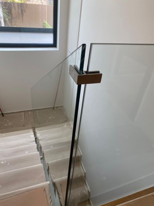 Famosa - Escadas em vidro