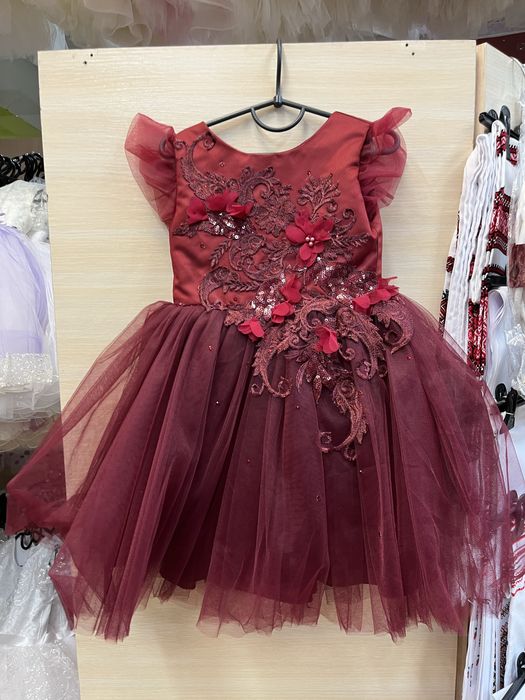 Дитячі святкові сукні