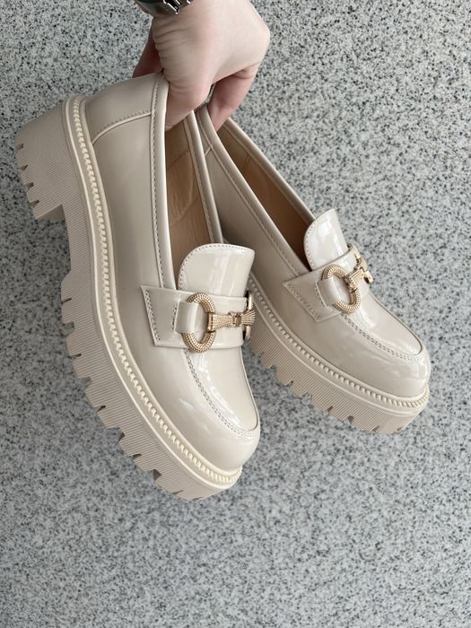 Жіночі бежеві лофери 36 розмір