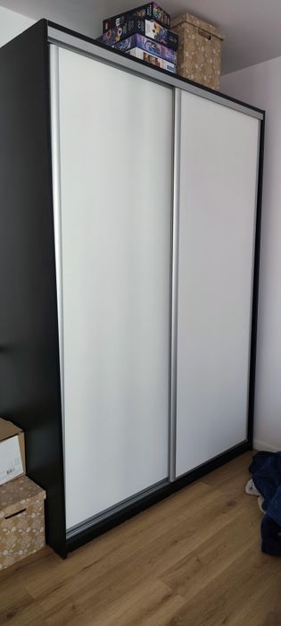 Szafa duża przesuwna uzywana