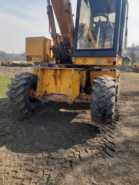 Продам Екскаватор CASE 688