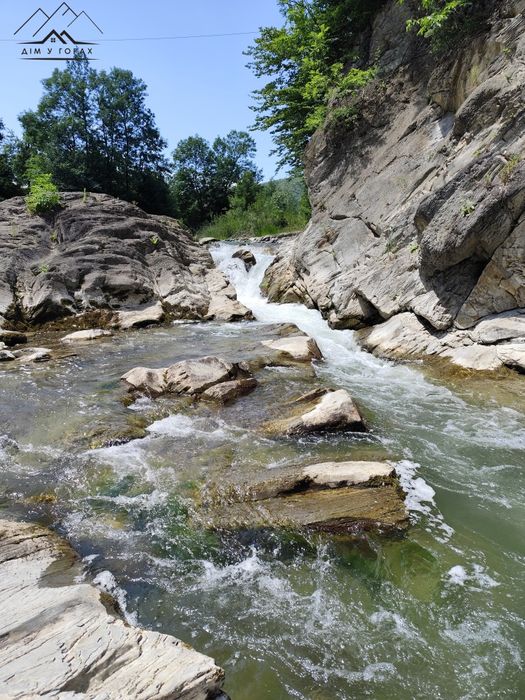 Продаж земельної ділянки в самому центрі села Шешори! Неподалік річка