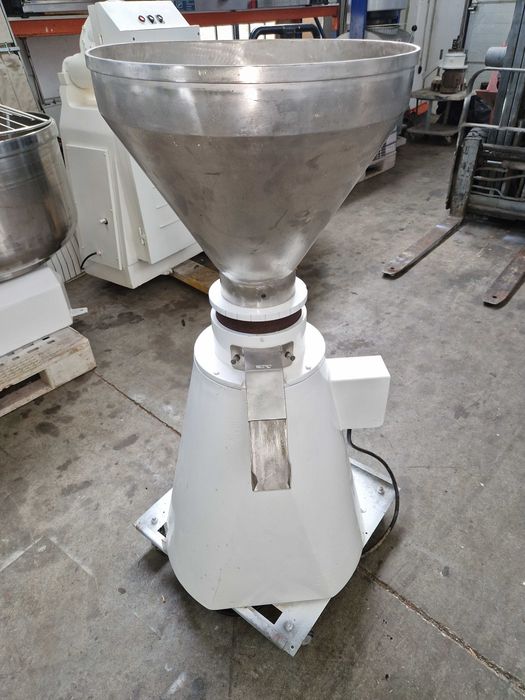 Moinho Pão Industrial - Com Funil Inox - Trifásico (Restaurado)