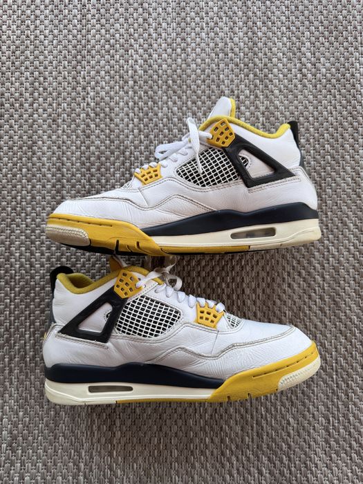 Кроссовки Nike Air Jordan 4 Retro Vivid Sulfur