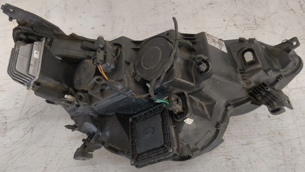 Ótica / farol esquerda RENAULT Megane IV (B9A/M_)