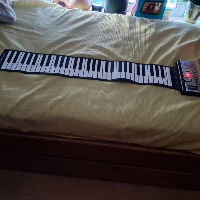Vendo Teclado com 61 teclas