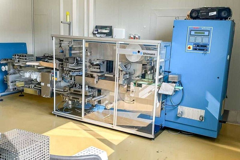 Uhlmann UPS 300 , Maszyna pakująca w blistry