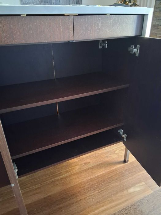 Aparador de design exclusivo em madeira maçica e aço