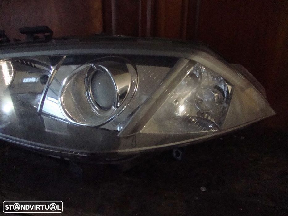 farol esquerdo Xenon Renault Megane 2003 a 2007