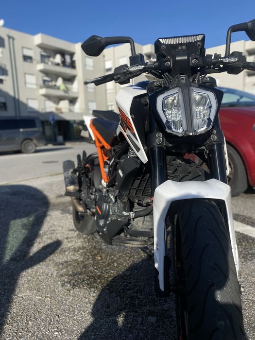 KTM Duke 125cc.