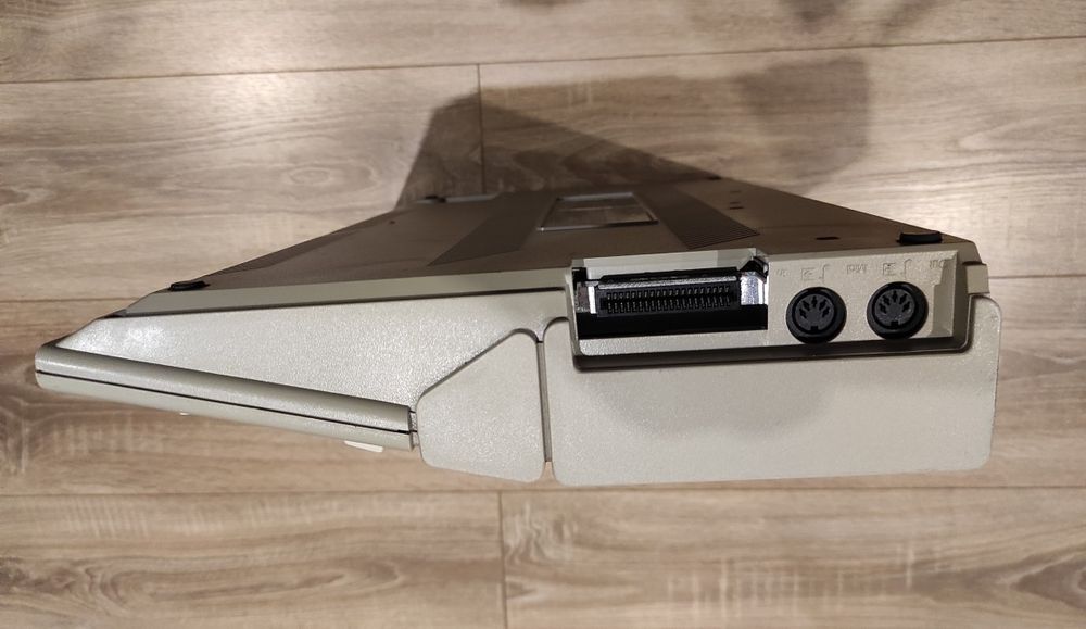 Atari 1040STF   1MB