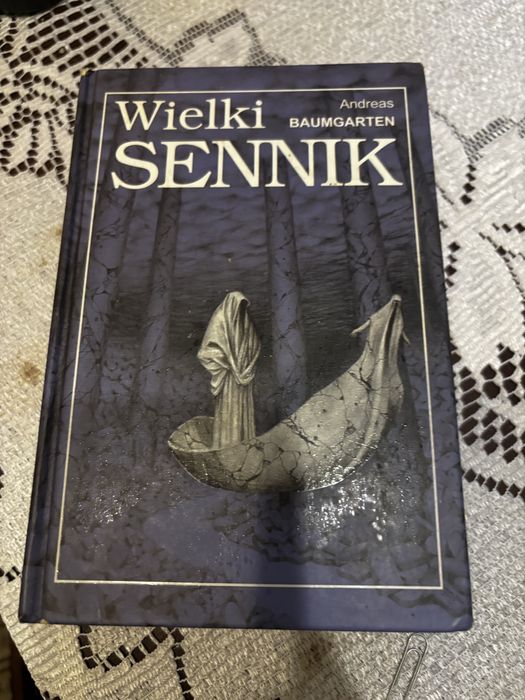 Książka sennik  przepowiada sny