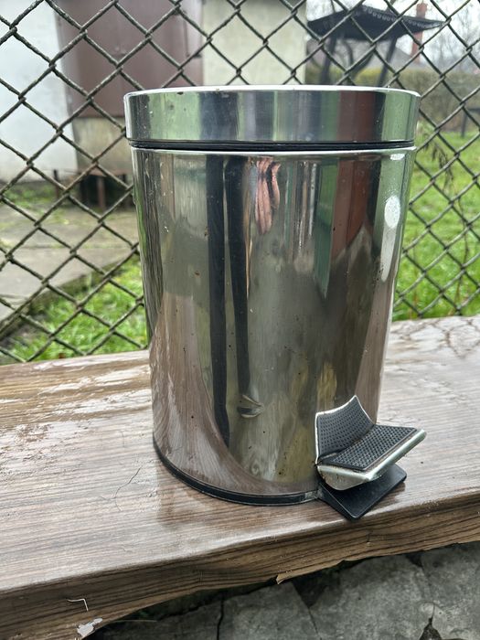 Металева педальна урна