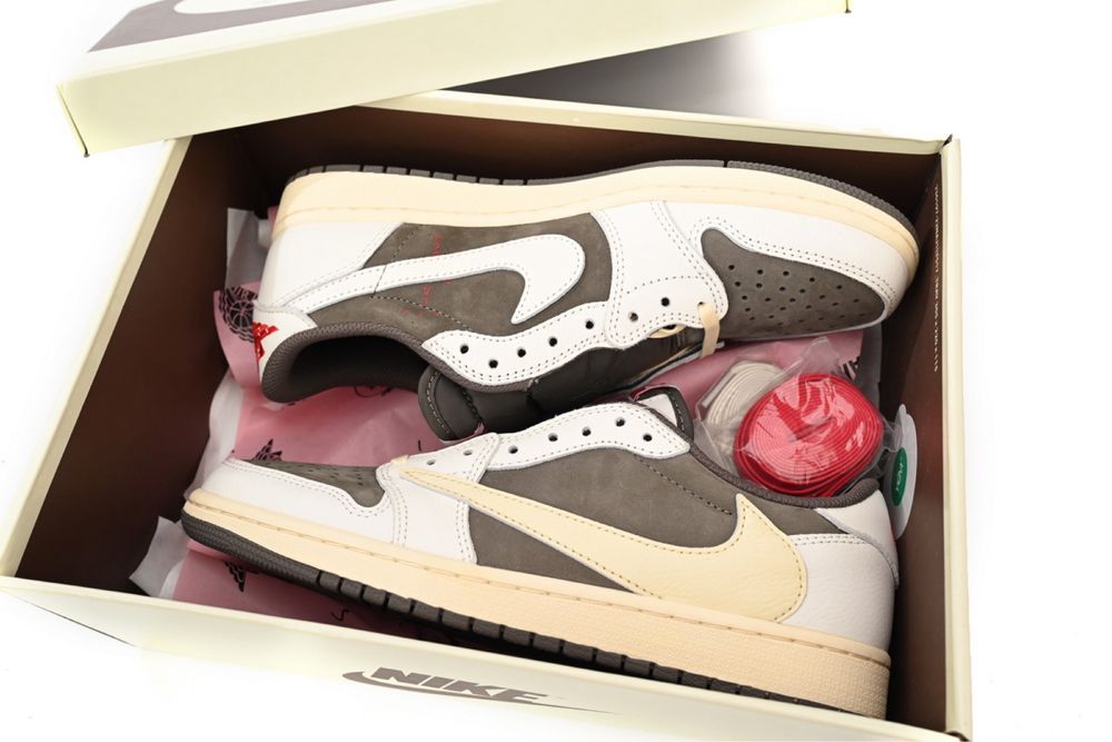 Air Jordan 1 Low OG x Travis Scott Reverse Mocha