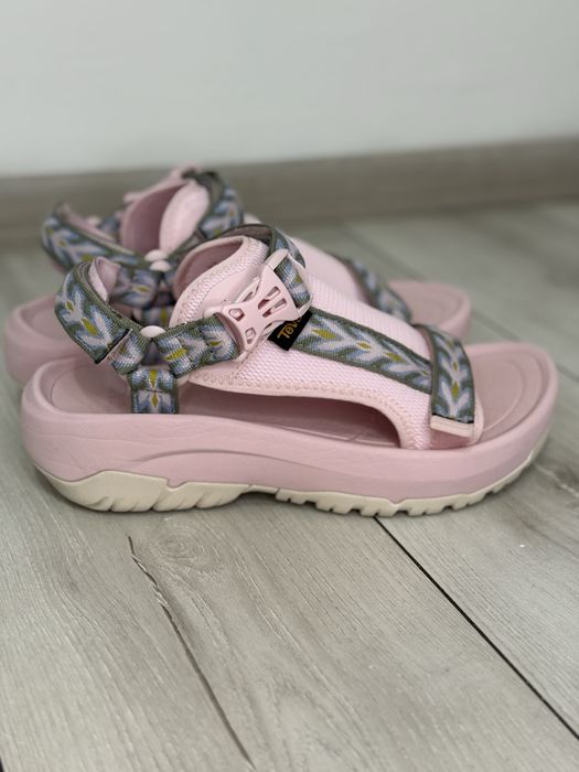 Сандалі TEVA 39,5 розм