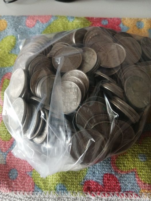 Vendo lote de 270 moedas de 5 escudos (portes incluídos)