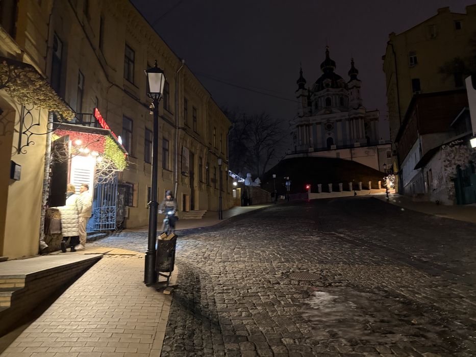 оренда Андріївський узвіз, 21 - Вікно 6 кв.м.