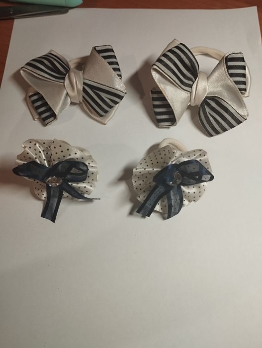 Резинки для волосся у школу