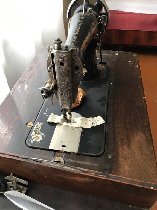Швейна машинка Singer