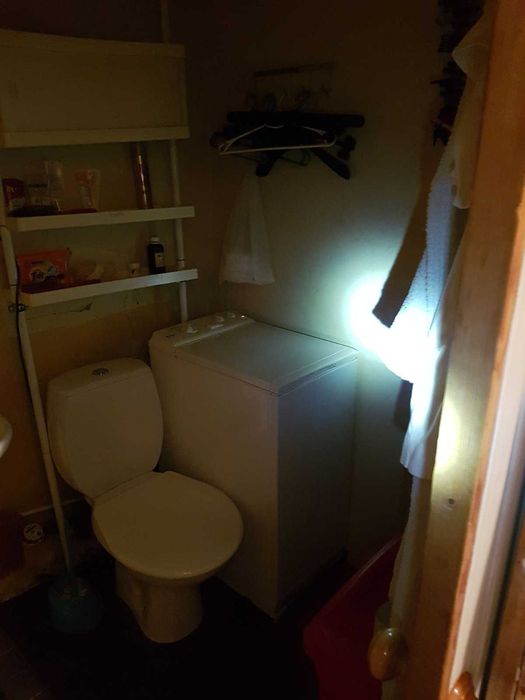 Комната в коммуналке с одним соседом