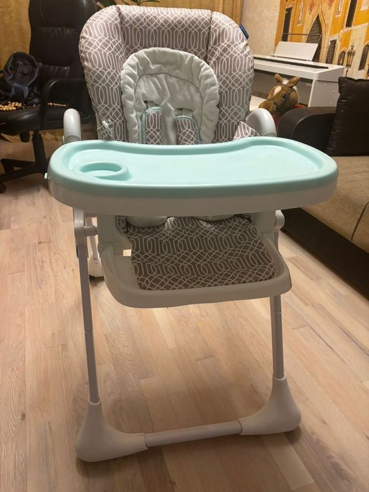 Стілець для годування бембі на колесах