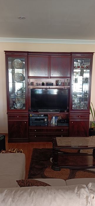 Móvel de sala com vitrine