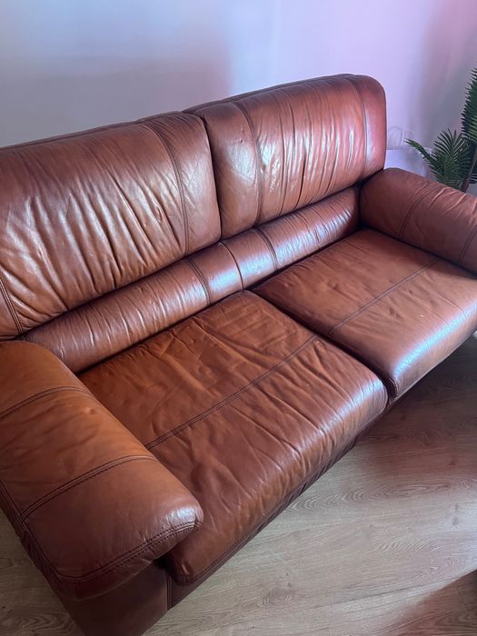 Sofá em pele castanho
