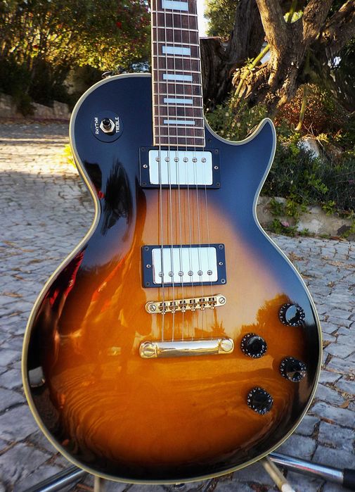 Legend Les Paul Custom
